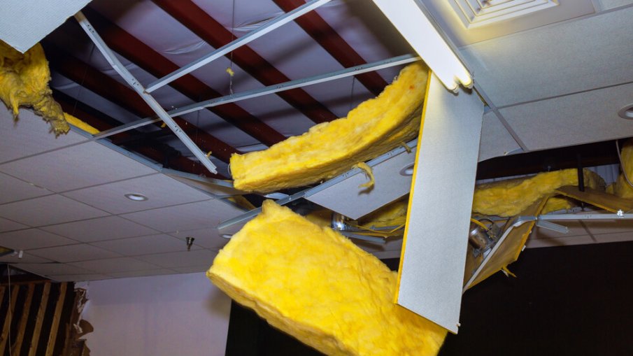 Срути се таван в мол в Солун, има ранена жена (ВИДЕО)