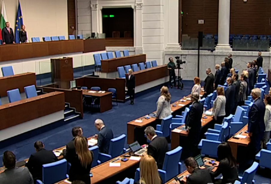 ИЗВЪНРЕДНО В ПИК TV! Първи блиц контрол в парламента за служебната власт. Гюров притиснат от ДПС-Ново начало заради забавената евакуация на българи от Близкия Изток. Скандалният МВР министър под обстрел на парламентарния контрол (НА ЖИВО/ВИДЕО/ОБНОВЕНА)