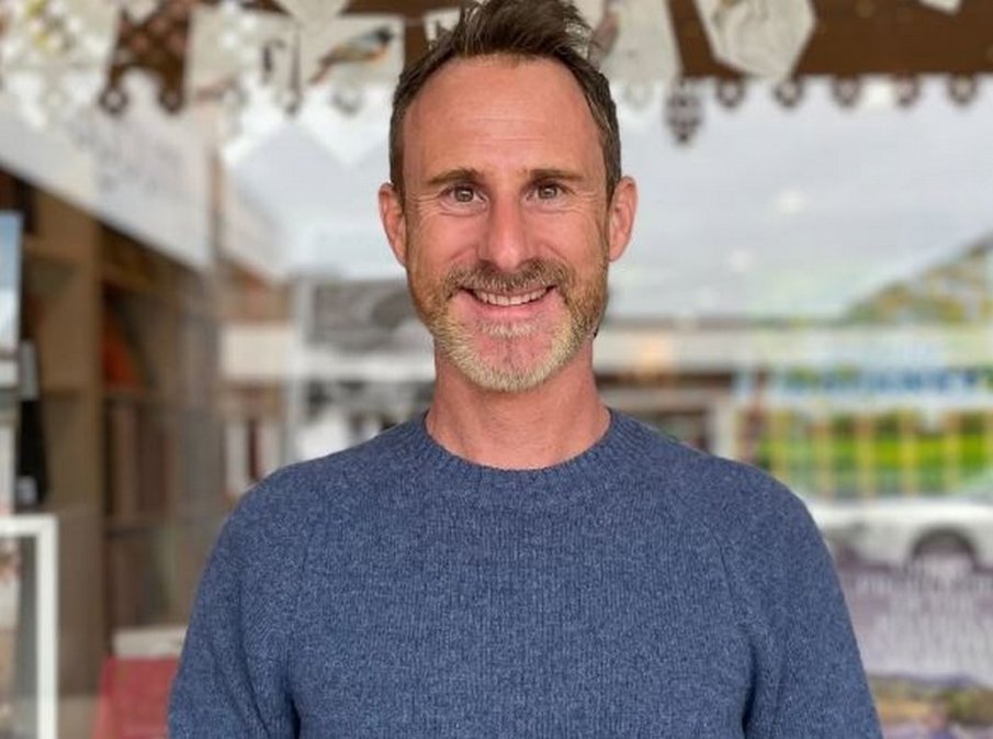 Австралийският писател Крейг Силви е обвинен в експлоатация на деца