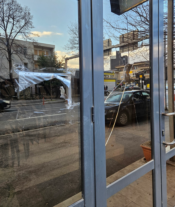 Ето го ВИДЕОТО от атаката над българското посолство в Скопие