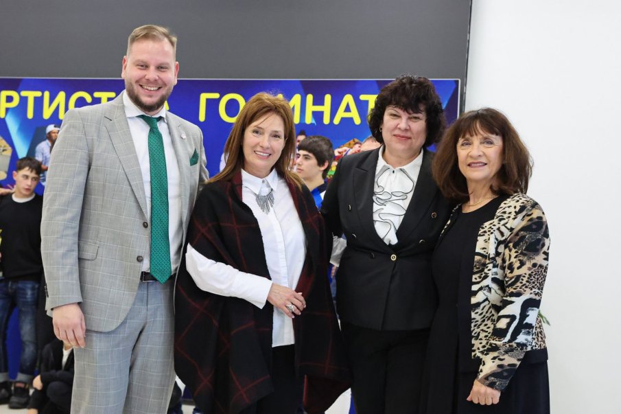 Зам.-министър Петър Младенов присъства на церемонията Спортист на годината на 166. СУ „Васил Левски“