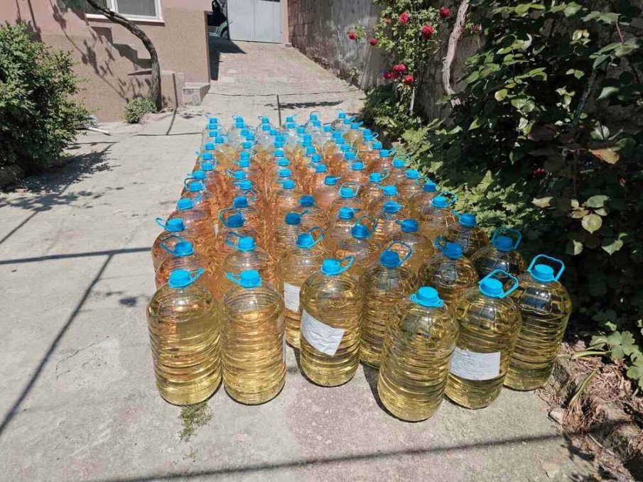 215 литра алкохол е иззет от търговски обект в пазарджишкото село Мало Конаре