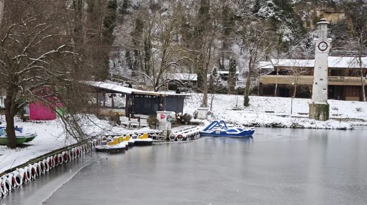 За първи път тази зима езерото в парк Кайлъка замръзна