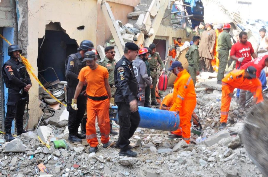 Експлозия на газова бутилка уби осем души след сватба в Исламабад