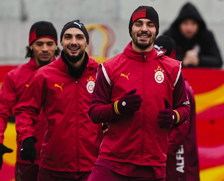 СУПЕРКУПАТА НА ТУРЦИЯ: Галатасарай и Фенербахче влизат в зрелищна битка