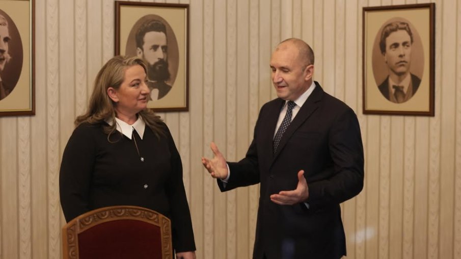 Радев няма да роди правителство в този парламент - тика партиите към войнстващи избори