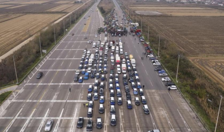 ПОРЕДЕН ДЕН НА БЛОКАДИ: И днес затруднено минаване през граничните пунктове с Гърция