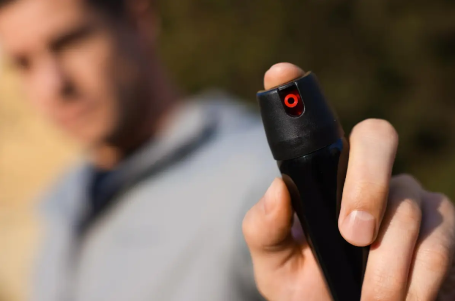 Задържаха мъж, ограбил момче: Дай ми 5, 10, 15, 20 лв., колкото имаш, или ще те напръскам в очите