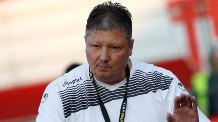 Любослав Пенев се прибра в България