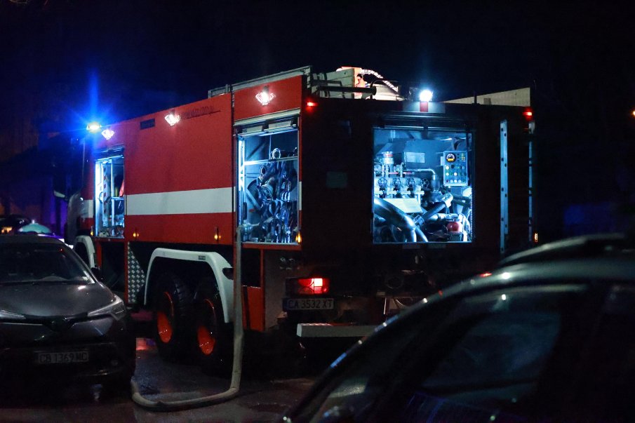 Двама души са пострадали при пожари през изминалото денонощие