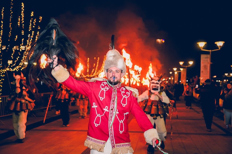 Светът се събира за международния маскараден фестивал в Перник - градът се превърна в зимен Рио де Жанейро (СНИМКИ)