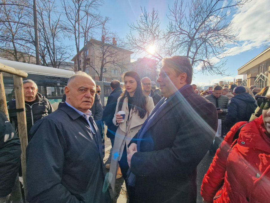 ГОРЕЩА ВЕРСИЯ: Вървят совалки за нова сглобка - ген. Атанасов се цепи от Асен