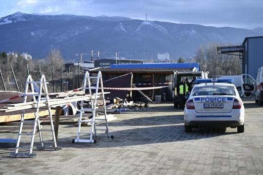 Прокуратура разследва смъртта на загиналия при срутване на навес работник