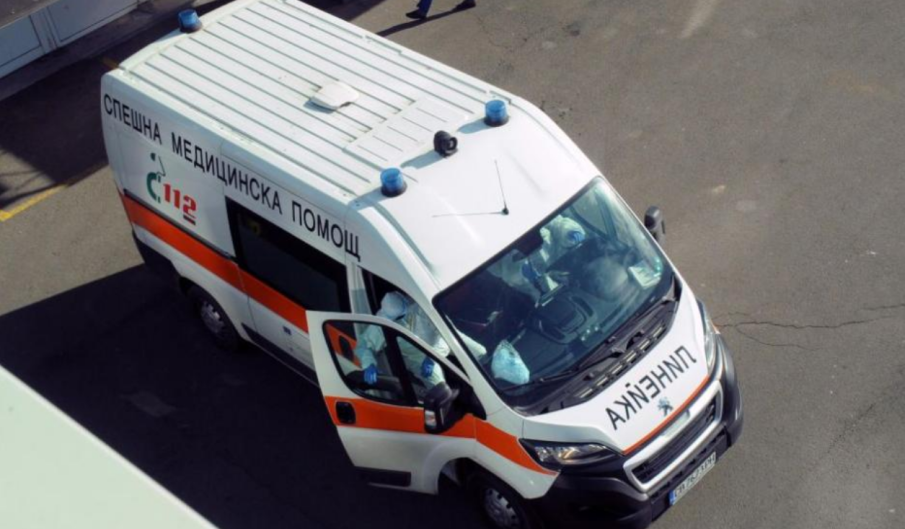 18-годишен младеж се удари с колата си в бетонна стена в Снандански, пострада тийнейджърка