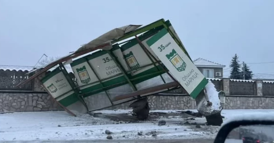 Автобус помете спирка в село до Пловдив, шофьорът избяга