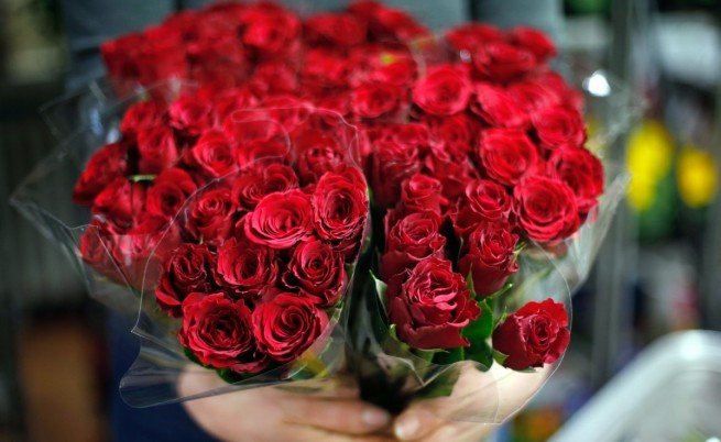 Любовната роза с евро нагоре за Свети Валентин