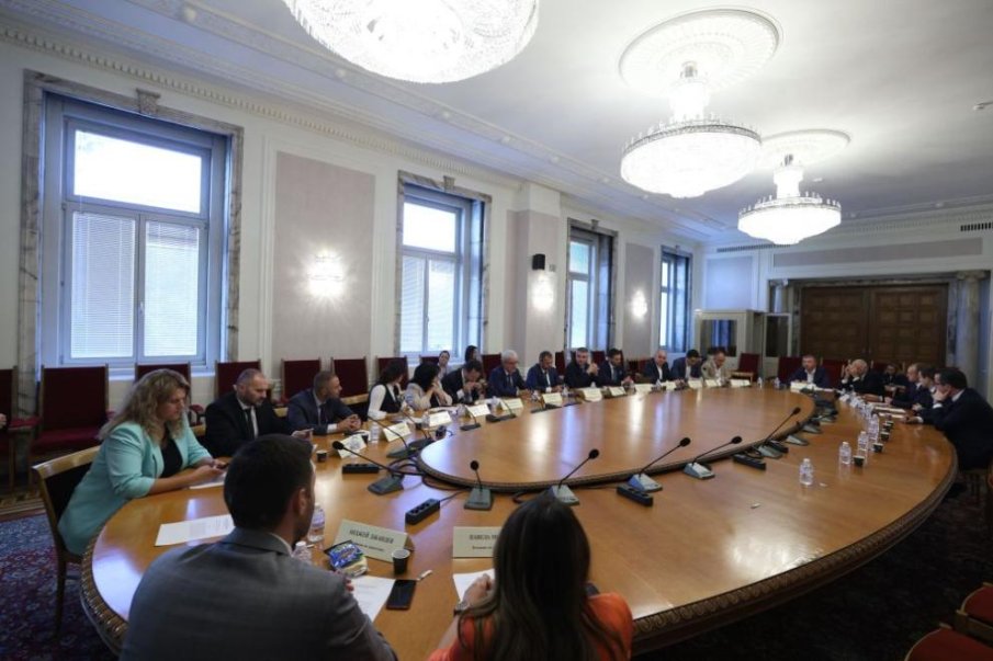 Липсата на кворум провали изслушването на Жечо Станков в енергийната комисия 