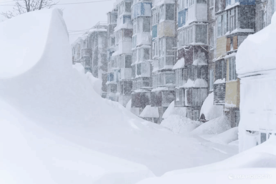Снежен апокалипсис парализира Камчатка (ВИДЕО)