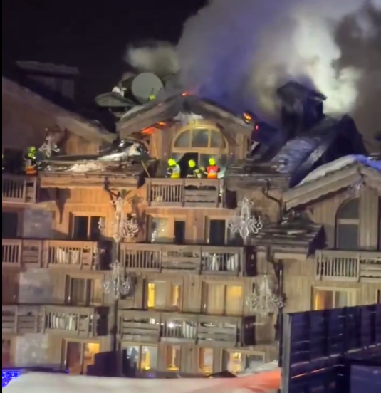 Пламна луксозен хотел в гъзарския курорт Куршевел (ВИДЕО)