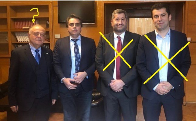 Спасителите дезертират, без да са ни спасили от нищо, освен от себе си