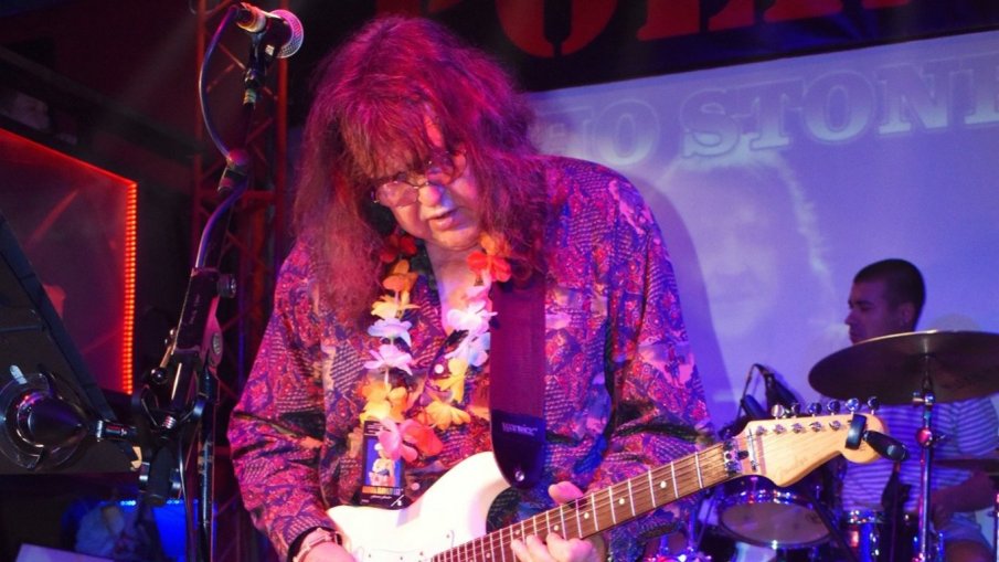 МУЗИКАТА ПОТЪНА В СКРЪБ: Почина легендарният китарист Личо Стоунса