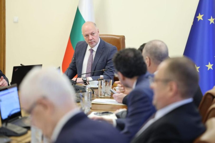 Започна заседанието на кабинета в оставка – какво обсъждат министрите