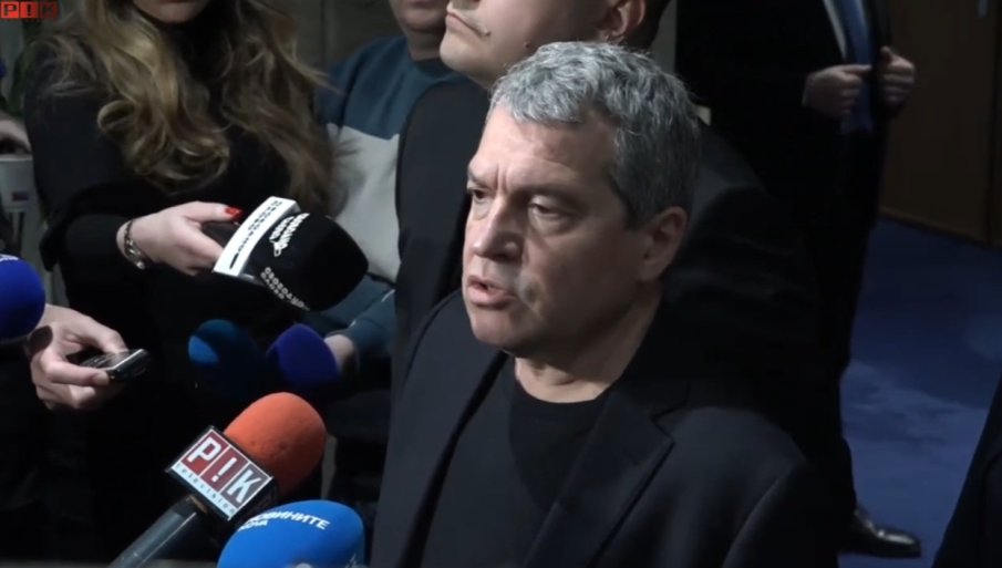 Тошко Йорданов бесен на ППДБ, скъса публично декларация, подписана от тях: Това са измамници, чието единствено желание е за лична власт и облаги (ВИДЕО/СНИМКИ)