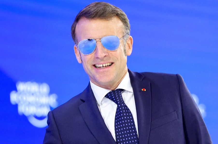 Защо френският президент Еманюел Макрон беше със слънчеви очила на закрито в Давос