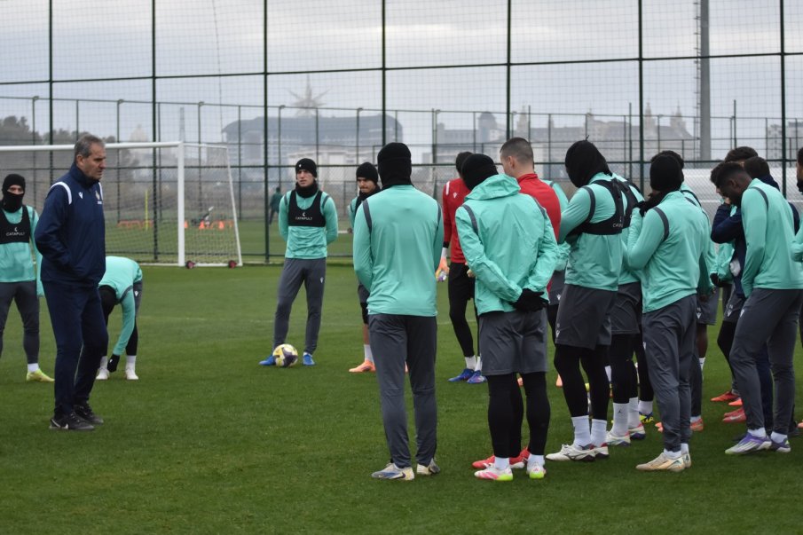 ЗАРАДИ ЛОШО ВРЕМЕ: Ботев прекратява лагера си в Анталия, прибира се в Пловдив