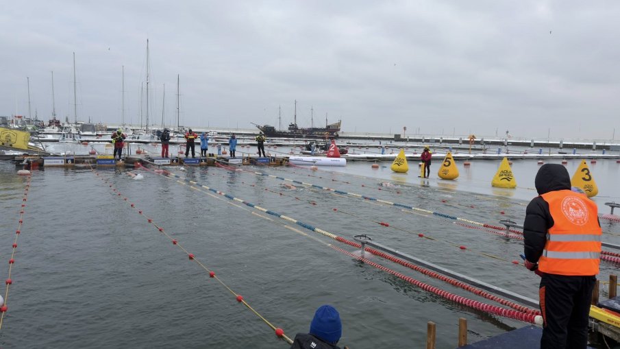 ГОЛЯМ УСПЕХ! Български триумф на Световната купа по зимно плуване