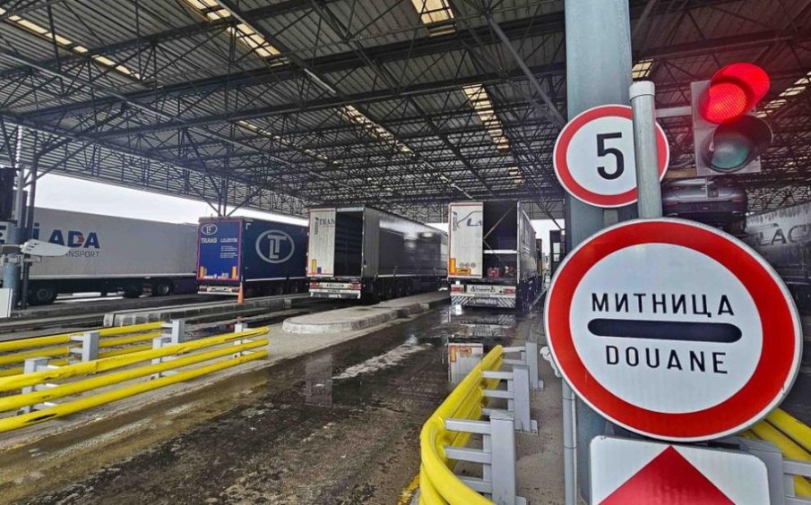 Пореден ден опашки на „Капитан Андреево“, браншът алармира за опасностите