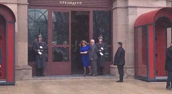 Илияна Йотова посрещна Димитър Радев в президентството