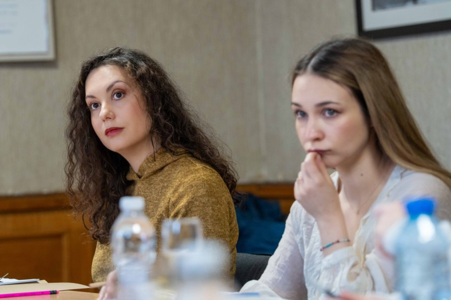 БАЩАТА Е ТАЙНА: Ново бебе се задава в Народния театър