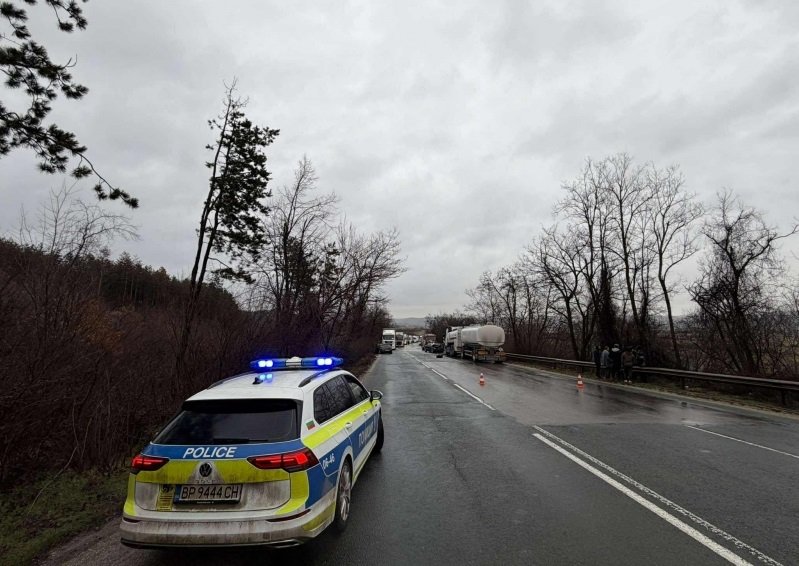 ЗЛОВЕЩА КАТАСТРОФА: Германец уби при челен удар мъж от Монтанско (СНИМКИ)