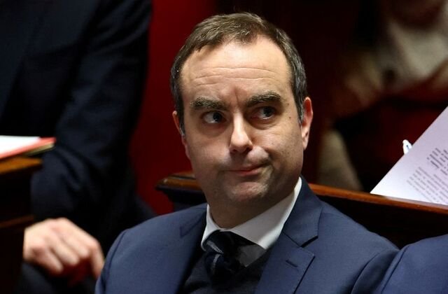 Френският премиер оцеля при два вота на недоверие