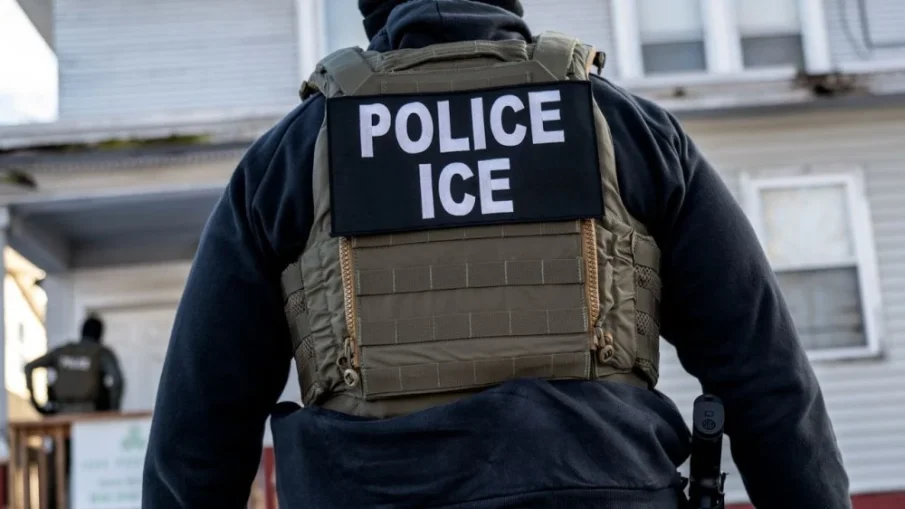 Отстраниха двама агенти, за които се твърди, че са стреляли по Алекс Прети в Минеаполис