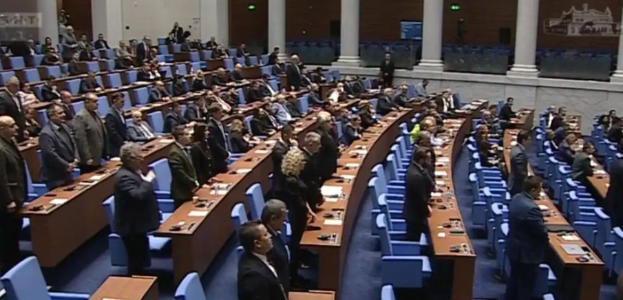 ПИК TV! КОНФУЗ В НС! Депутатите почетоха паметта на жертвите на комунизма,  БСП -ОЛ и Възраждане не станаха на крака