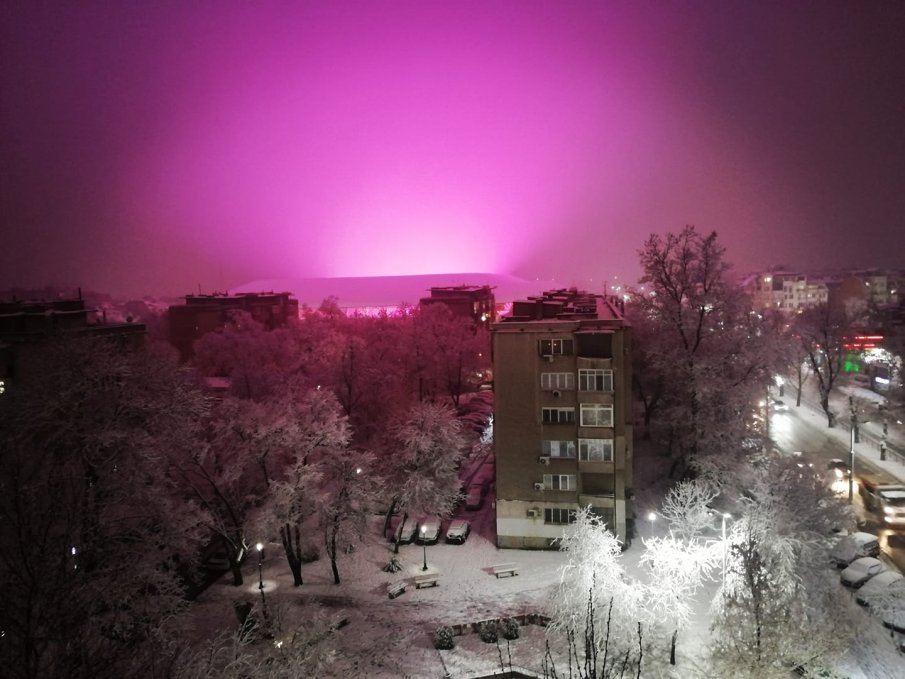 Необичайно розово небе над Пловдив – какво стои зад ефекта, наподобяващ полярното сияние