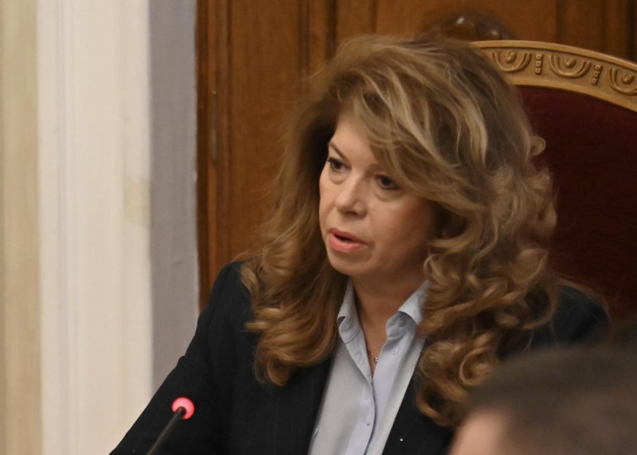 Президентът Йотова продължава консултациите за служебен премиер