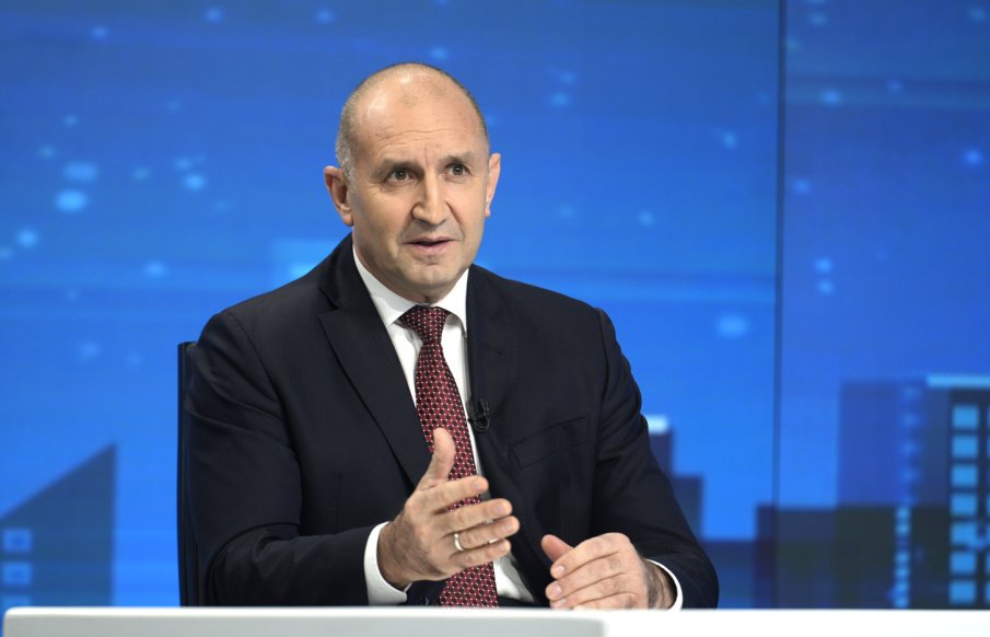 ИЗПЛЮ КАМЪЧЕТО: Румен Радев каза дали и кога ще прави партия