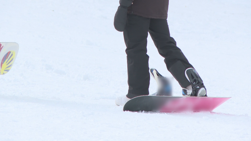 Сноубордистка загина, след като се закачи на ски лифт