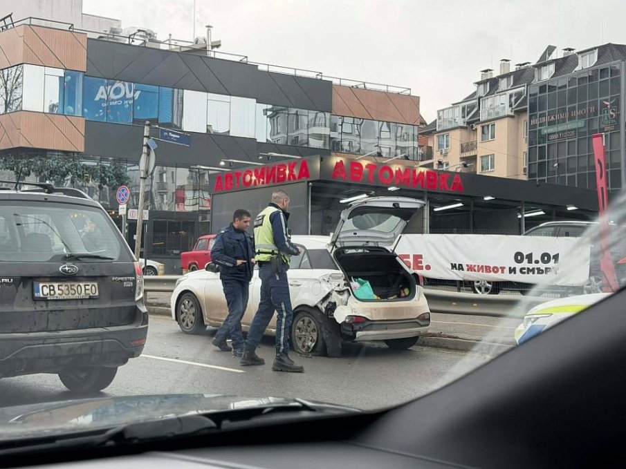 Катастрофа блокира столичния булевард „България“