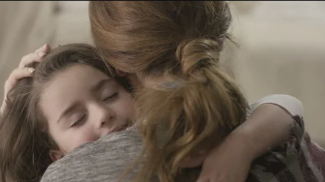 След 7 години раздяла: Българска майка се събра отново с дъщеря си