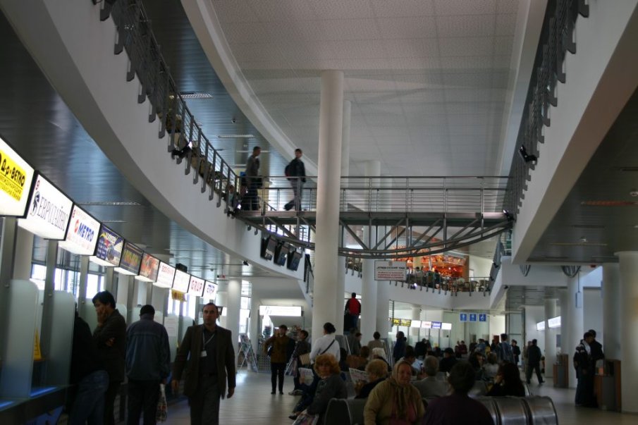 ЩЕ ЧАКАТЕ НА КРАК: Не планират допълнителни места за сядане в Централна автогара - София