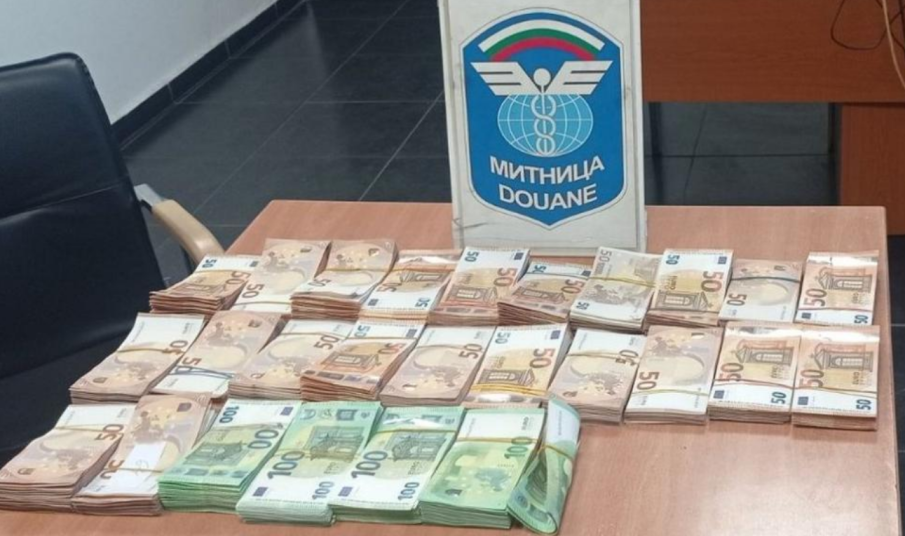 Хванаха над 86 000 недекларирани евро на „Капитан Андреево“