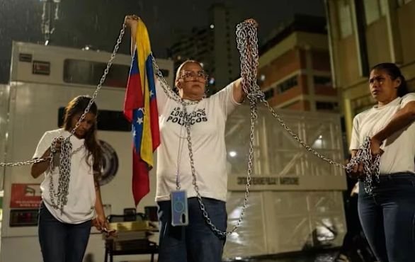 Венецуела освободи десетки политически затворници, сред които известен активист и критик на режима