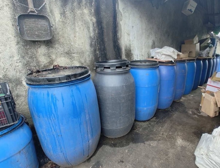 Митничари от Варна спипаха над 2000 литра етилов алкохол