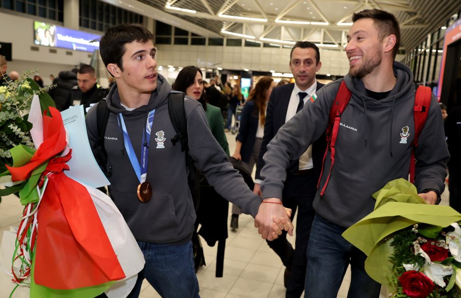 С аплодисменти и цвета посрещнаха Тервел Замфиров