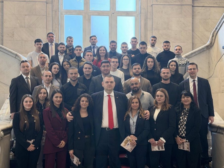 Делян Пеевски се срещна с младежи от област Хасково (СНИМКИ)