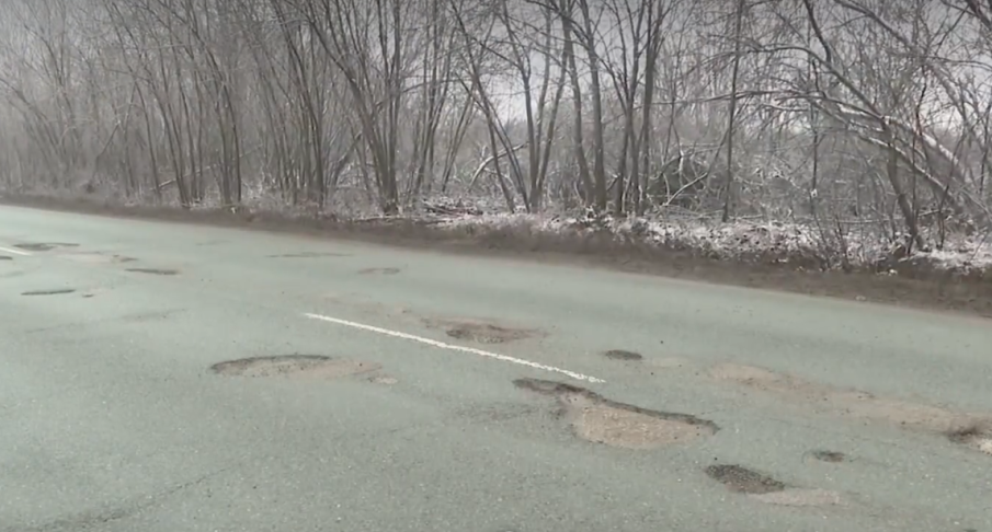 Да си съсипеш колата, да си рискуваш живота: Трагично е състоянието на международния път Е-79 между Монтана и Враца